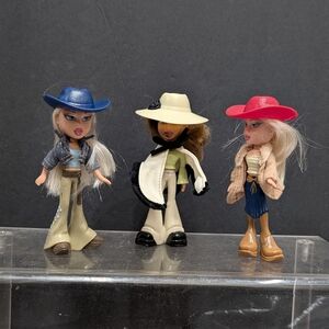 Bratz dolls from the 2000s - 3 dolls. Lot of 3-Bratz McDonalds Toy Dolls 2003 5”